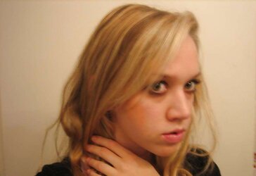 Real Fledgling Set: Super-Hot Blond Selfshooter