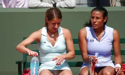 SPORT damsels upskirt moist undies voyeur beach outdoors