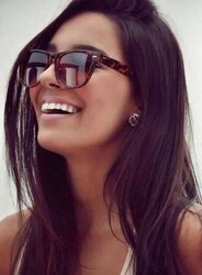 Smiling femmes!