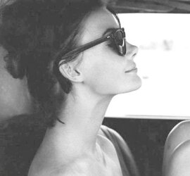 Smiling femmes!