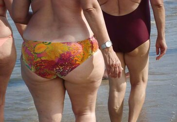 Omas am strand