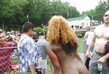 Black gals at Nudes a Poppin