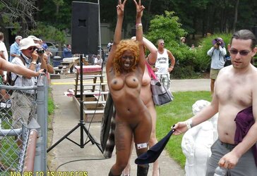 Black gals at Nudes a Poppin