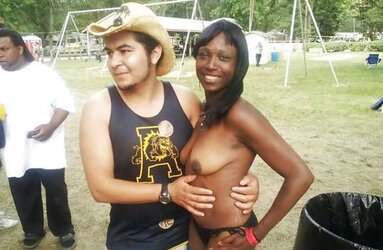 Black gals at Nudes a Poppin