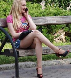 Some super-steamy stunner upskirt pictures