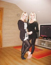 Chicks in lycra or latex leggings