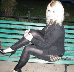 Chicks in lycra or latex leggings