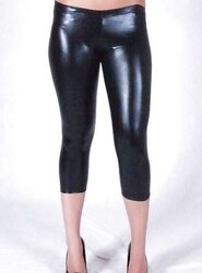 Chicks in lycra or latex leggings