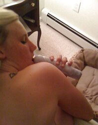 Blond cheerleader jacks and has hook-up
