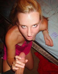 Blond cheerleader jacks and has hook-up