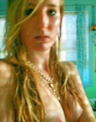 Blond cheerleader jacks and has hook-up