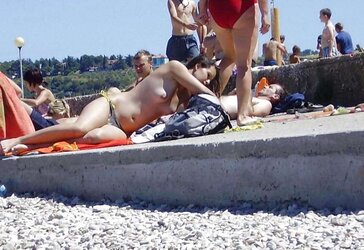 Voyeur beach ladies