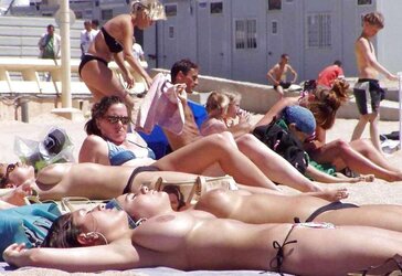 Voyeur beach ladies