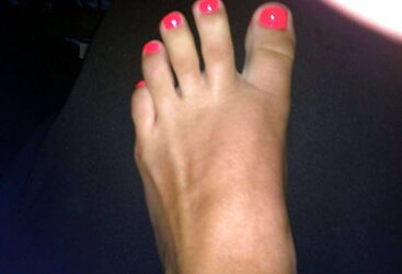 Gorgeous Soles and toes of some of my mates :)