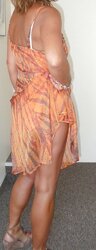 Nue sous la bathrobe upskirts