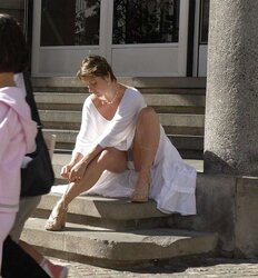UPSKIRT undies voyeur - unter dem Rock ein Slide zu sehen