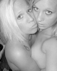 2 super-hot blondes