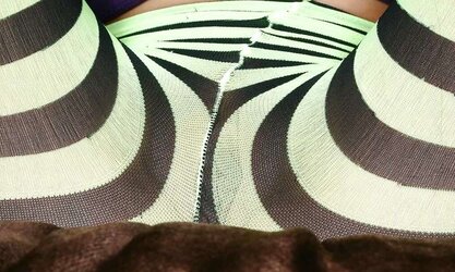 TEENAGER IN COLOR TIGHTS
