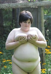 PLUMPER Slutwife in park