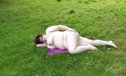 PLUMPER Slutwife in park