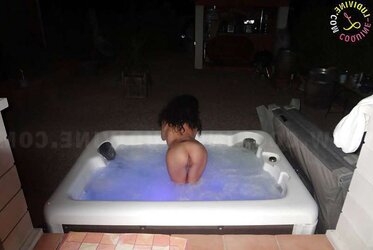 Ludivine super-bitch makes a jacuzzi at night