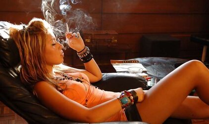 Smoking Fetish Diva JoannaQ