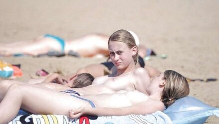 TRULY WARM CHICKS IN PUBLIC
