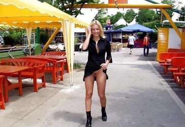 TRULY WARM CHICKS IN PUBLIC