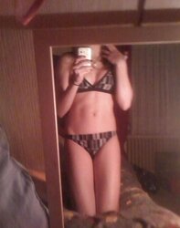 Frivole Lara (legitimate) aus Krefeld mach heisse Chatbilder