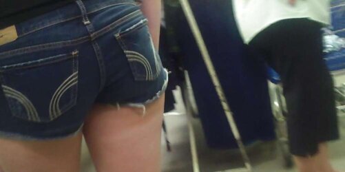 Following a uber-cute thick ass