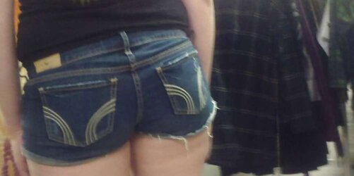 Following a uber-cute thick ass