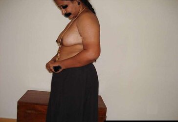 Indian Vizag PLUMPER Aunty Courtsey Nandkok