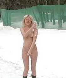 Nackt im Schnee