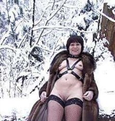 Nackt im Schnee