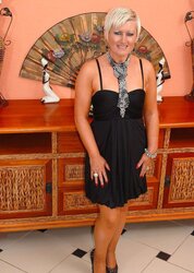Uber-Sexy inexperienced mature
