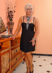 Uber-Sexy inexperienced mature