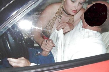 UBER-SEXY CAR PARK PUBLIC SCREWING DOGGING MATURE MUMMY