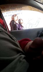 Displaying, exhibicionismo, mostrando el pene en la calle