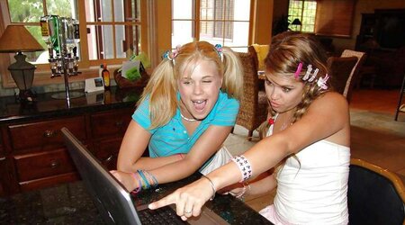 Little Summer, Nasty Topanga and Kimmie - On the counter