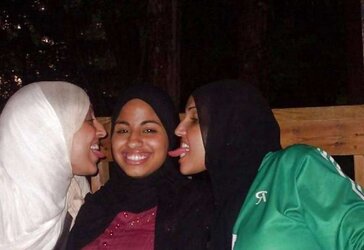 Hijab arab beurette Uber-Sexy Gals