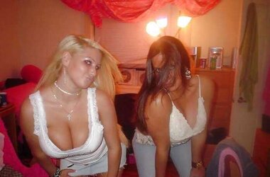 Torrid bare inexperienced nymphs posing