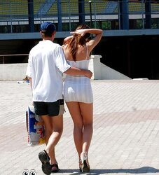 Hermosa putita con un vestido minimo