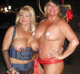 Super-Hot Wild mummies