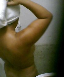 Spy bathroom pics nena mummy sabrosa culona asssssss