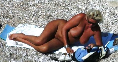 Older femmes sunbathing trio.