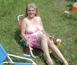 Older femmes sunbathing trio.