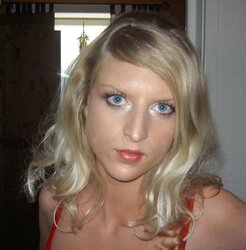 GORGEOUS TEENAGER SANDRA
