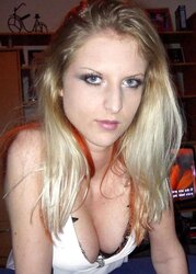GORGEOUS TEENAGER SANDRA