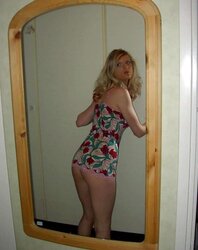 GORGEOUS TEENAGER SANDRA