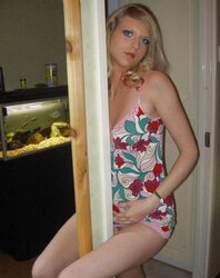 GORGEOUS TEENAGER SANDRA